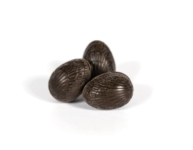 Petits œufs fourrés au praliné maison - noir (Sachet 100g)